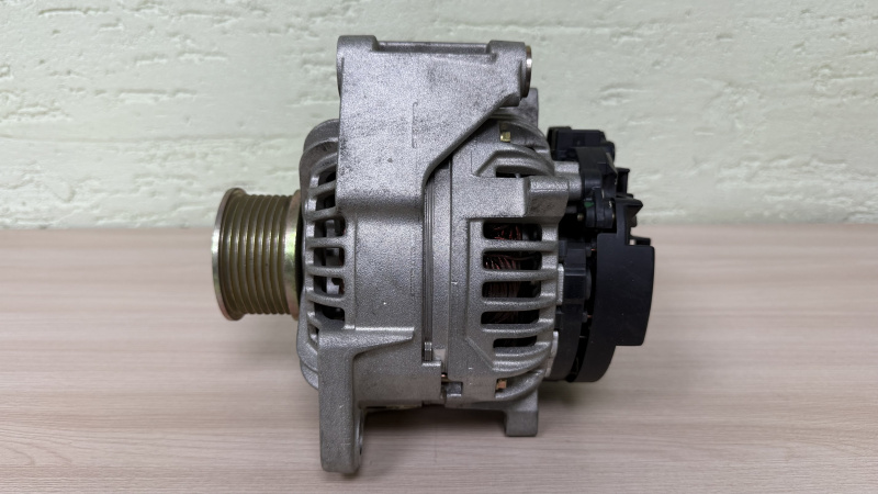 Генератор 28v 80 Ам (120 град.) 4ISBe / ISDe (0124555012) / Bosch 3357747 