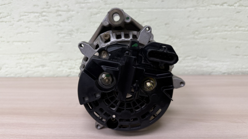 Генератор 28v 80 Ам (120 град.) 4ISBe / ISDe (0124555012) / Bosch 3357747 